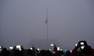 为什么2月1日在天安门广场举行大型升旗仪式 天安门第一场升旗仪式